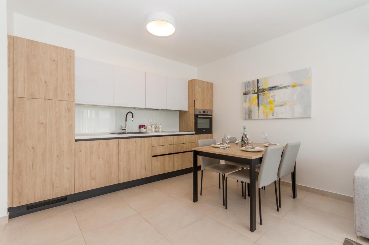 Supreme Miramare With Sea View Apartman *
